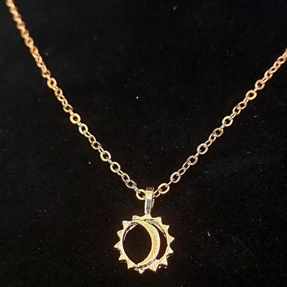 GOLD PLATED SUN AND MOON UNISEX PENDANT NECKLACE WITH INSPIRATIONAL CARD - Picture 9 of 9